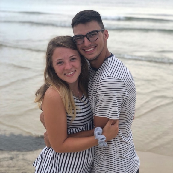 Meet your Posher, Abigail - Picture 1 of 1